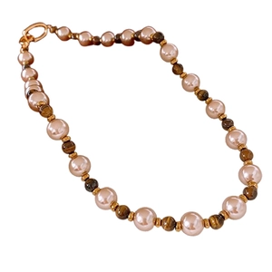 Collier plaqué or avec perles champagne et pierres d'œil de tigre marron style vintage