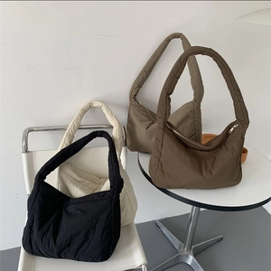 Detailed display of four quilted sponge tote bags in black, beige, khaki, and brown colors