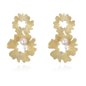 Detail of 18K gold plated jasmine flower earrings with pearls and striped petals