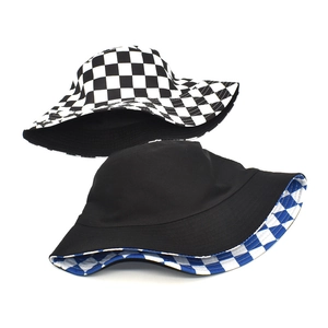 Chapeau bob réversible pour hommes et femmes avec motif à carreaux noir et blanc