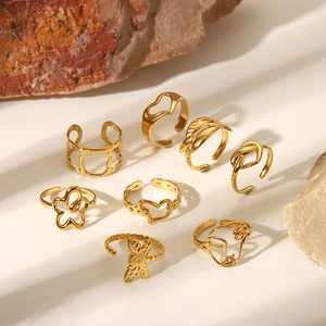 Lot de 8 bagues dorées ajustables avec motifs de cœur, de fleurs et de libellules