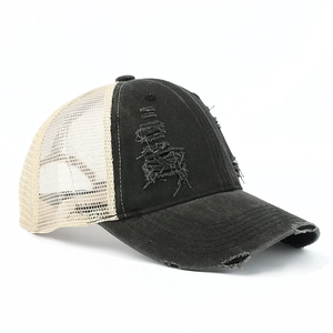Detailansicht der Vintage Trucker-Cap aus schwarzem Denim mit beigem Mesh-Netzeinsatz