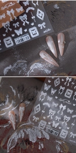 Vue macro de stickers dentelle blanche et nœuds sur des ongles longs et pointus