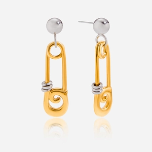 Boucles d'oreilles épingle de sûreté bicolores avec détails dorés et clous argentés