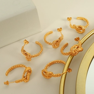 Boucles d'oreilles créoles rétro françaises en acier titane doré au design noué minimaliste