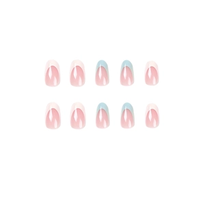 Französische Kunstnägel in Blau und Weiß mit ovaler Form auf rosa Basis
