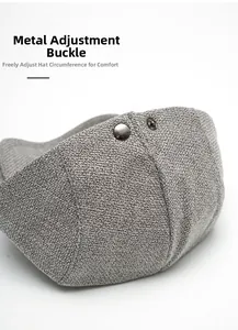 Détail de la boucle de réglage en métal sur une casquette plate grise en coton et lin