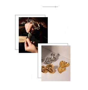 Detail of 18K gold-plated double heart earrings with liquid hammer texture finish
