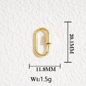 Detailed macro view of an 18K gold-plated oval lobster clasp with dimensions 20.1x11.9mm
