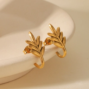 Detail showing 18K gold-plated wheat ear studs with fine veins on ceramic bowl edge