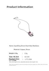 Vue détaillée du collier coeur en zircon rose avec pendentif noeud et spécifications