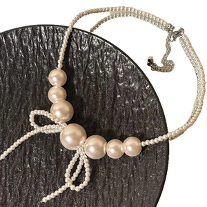 Elegant bow knot pearl necklace with cream white beads and vintage tassel pendant style