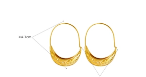 Macro detail of 4.3cm gold boat-shaped earrings with vintage hammered texture finish