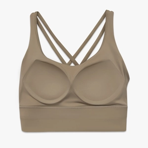Dettaglio reggiseno yoga incrociato con spalline doppie e fascia elastica di supporto