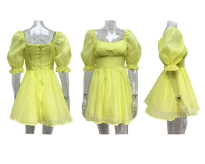 Drei Ansichten eines neon-gelben Puffärmel-Kleides aus Organza auf einer Schneiderpuppe