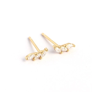 Minimalist s925 silver stud earrings with marquise-cut zircons in a gold finish