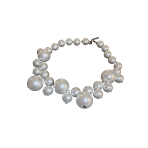 Elegant silver grey faux pearl necklace with varied bead sizes and metallic clasp