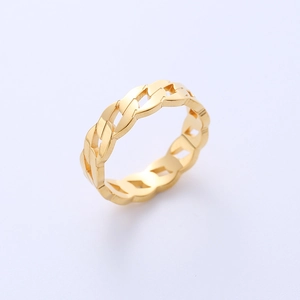 Elegant gold Cuban chain link ring for women made of polished stainless steel
