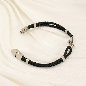 Bracelet pour homme en cuir tressé avec croix et boucle en acier inoxydable
