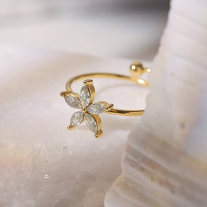 Anello floreale vintage francese placcato oro 18 carati con zirconi su base di pietra