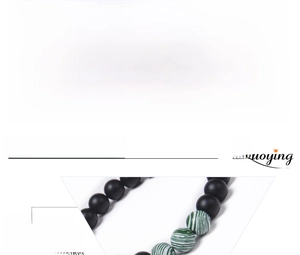 Vue détaillée du bracelet en malachite de 8mm avec cordon tissé réglable