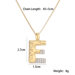 Close-up of golden letter E pendant with dimensions and chain length details
