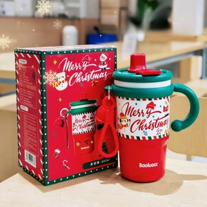 Christmas themed 600ml insulated tumbler in red and green with festive straw and gift box