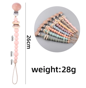 Detailed view of 26cm silicone and beech wood baby pacifier clip with size measurements