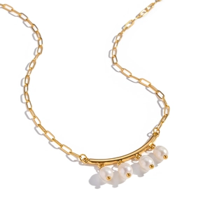 Collier rétro géométrique en acier inoxydable avec cinq perles d'eau douce naturelles