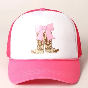 Trucker-Mütze in Pink und Weiß mit Illustration von Cowboystiefeln und rosa Schleife