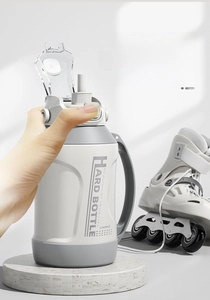 Detail view of the sport insulated bottle featuring a one-hand flip top and safety lock