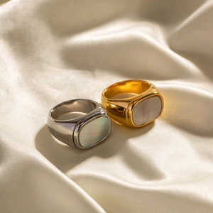 Rectangle mother of pearl signet rings in 18K gold and silver stainless steel