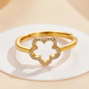 Elegant gold S925 silver flower ring with clover petals and sparkling zircon accents