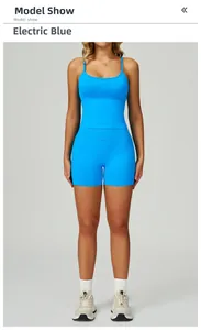 Détails d'un ensemble de yoga sans couture bleu électrique avec haut dos nu et short taille haute