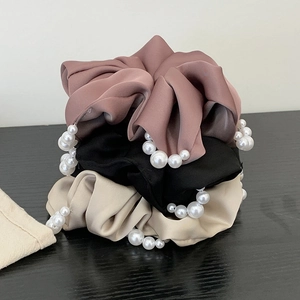 Chouchous en satin élégants avec perles en rose, noir et beige, élastiques à cheveux doux