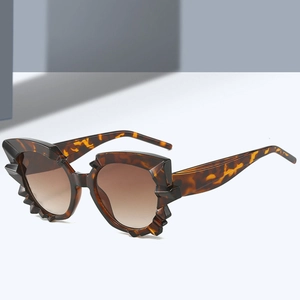 Irregular Sawtooth Edge Sunglasses Retro Novelty Anti UV400 Protection Resin Frame Halloween Party Eyewear Women