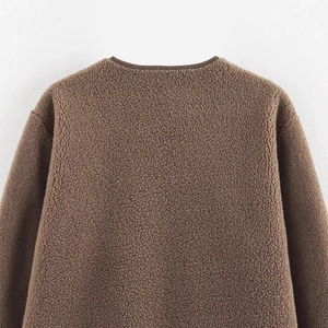 Veste ample marron en polaire pour femme avec col texturé et tissu chaud d'hiver