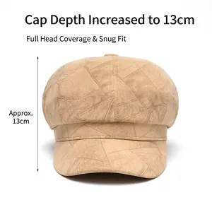 Gorra tipo newsboy caqui con 13 cm de profundidad y costuras geométricas en ante