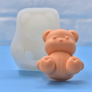3D cartoon sitting bear silicone mold with finished resin craft featuring heart-shaped paws