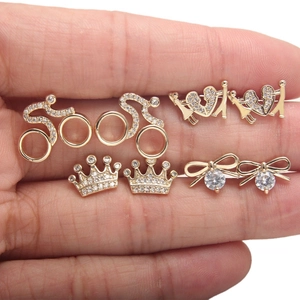 Polished 18k gold heart and crown stud earrings set with sparkling zircon on hand