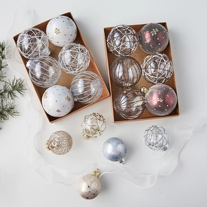 Set of 6 decorative Christmas balls with glitter and snowflake motifs in a kraft gift box