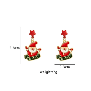 Detailed view of Santa Claus earrings with dimensions 3.8cm height and 7g weight