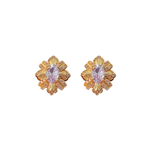 Boucles d'oreilles vintage en or avec gemme violette et pétales de zircone étincelants