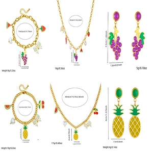 Cartoon-Frucht-Schmuckset mit Goldkette und Ohrringen mit Kirsche und Ananas-Motiv
