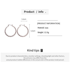 Detail specifications of silver geometric diamond-patterned hoop earrings measuring 5.1cm