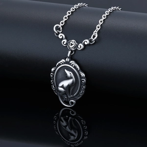 Vintage oxidized silver cat wreath pendant necklace with elegant matte metal finish