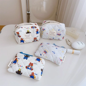 Lot de quatre trousses à maquillage matelassées avec motifs mignons d'ours et de lapin