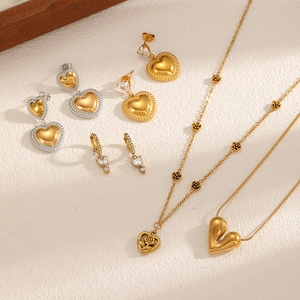 18k gold plated stainless steel jewelry set with heart and rose pendant necklace
