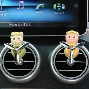 Car air vent propeller aromatherapies featuring cute beige bear and pink pig cartoon pilots
