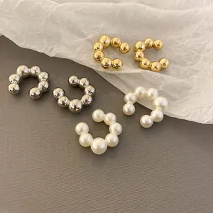 Set di earcuff con perle a forma di C in oro e argento per orecchie senza buco